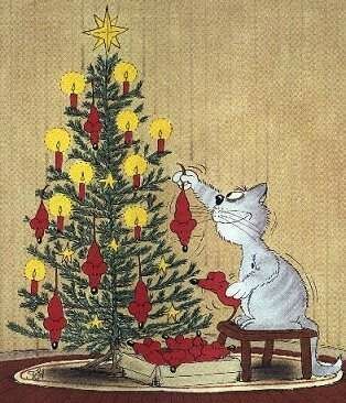 Фото Кот наряжает новогоднюю ёлку