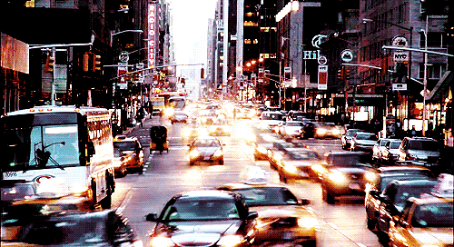 Фото Поток автомобилей на городской улице