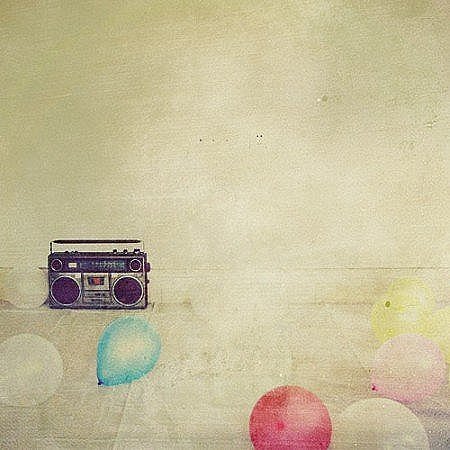 Фото Магнитофон и воздушные шары