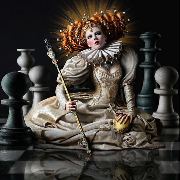Фото Королева шахмат с жезлом и скипетром