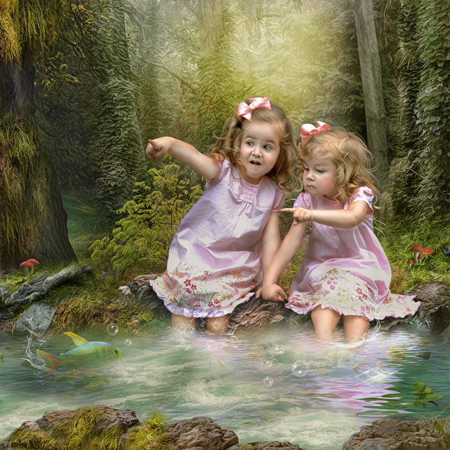 Фото Девочки сидят в лесу, опустив ноги в ручей (Сindy Grundsten)