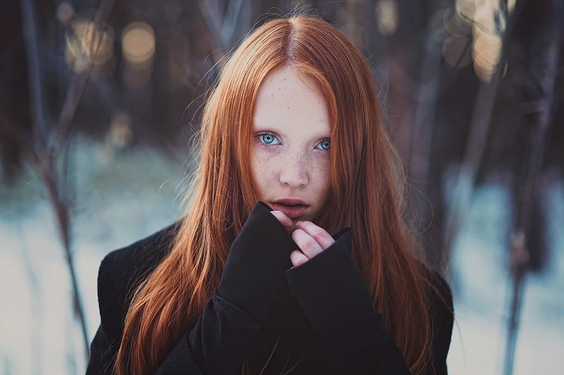Пепельный цвет волос у девушек с голубыми глазами фото