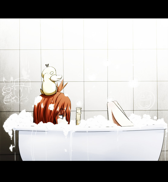 Фото парень лежит в ванной