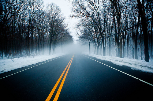 Фото Дорога в тумане зимой