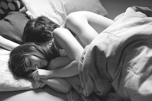 Фото Парень с девушкой спят