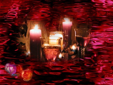 На столе бокал и свечи догорают в тишине