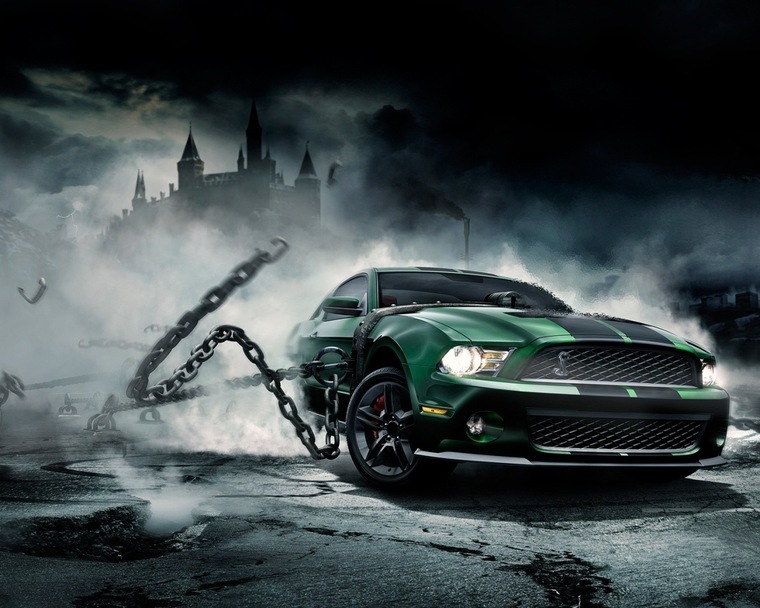 Фото На фоне замка зеленый Crazy Mustang Monster привязанный цепями