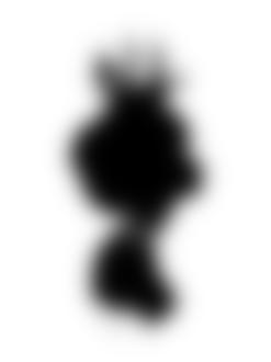 Фото Черный силуэт девушки с обнаженной грудью и миниатюрой корабля на голове
