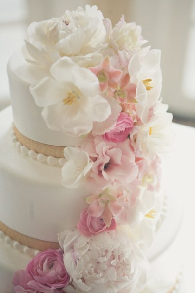 Фото Свадебный торт с цветами