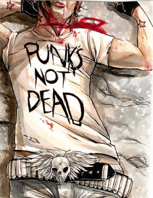 Фото Мужчина в футболке c надписью 'Punks not dead'