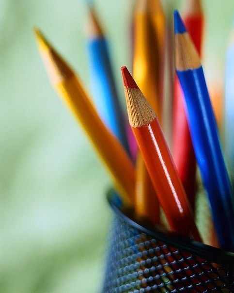 Фото Разноцветные карандаши в стакане
