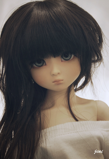 Фото Кукла с длинными темными волосами и голубыми глазами (jeni)