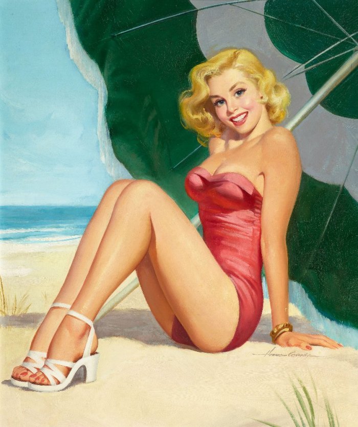Фото Радостная блондинка сидит на пляже под солнцезащитным зонтиком