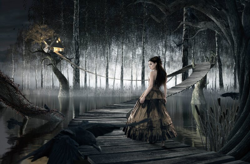 Фото Девушка идёт по мосту через туманное озеро