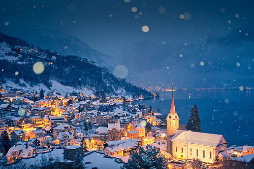Фото Красивый ночной город под снегом
