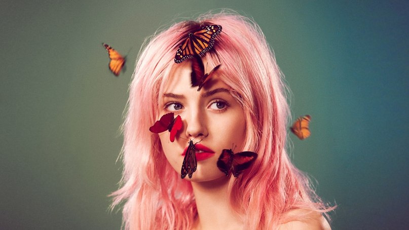 Фото Девушка с розовыми волосами у которой на лице сидят бабочки, фотограф Райан МакГинли / photographer Ryan McGinley