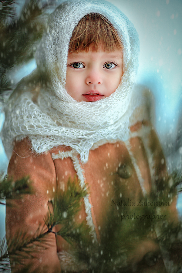 Фото Маленькая девочка в пуховом белом платке, С Новым Годом,  фотограф: Наталья Законова / Natalia Zakonova