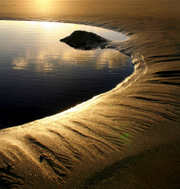 Фото Золотой песок и водоем, Dark Pool, Golden Sands