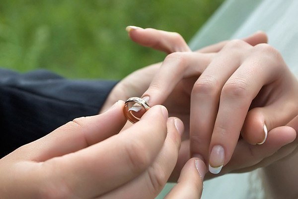 Обручальное кольцо замужней порно видео