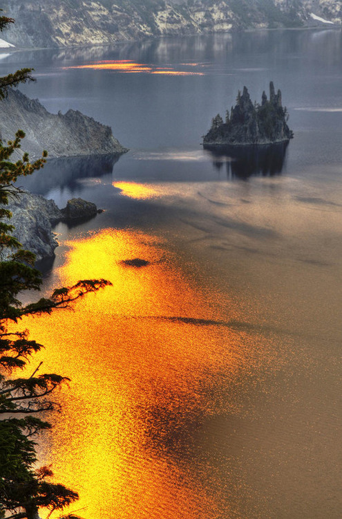 Фото Отражение заката в горном озере 