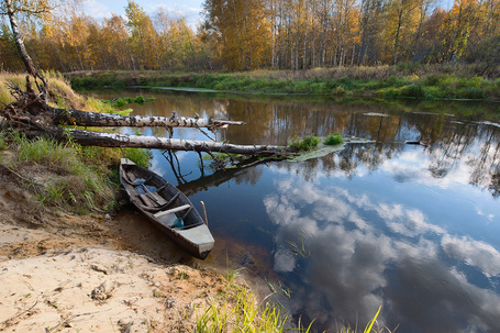 Фото бакены на реке