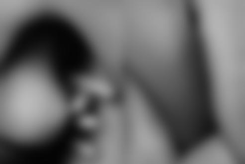 Фото Девушка дотронулась пальцем до соска, переплетение женских рук и ног, фотограф Vladislav Petrovskiy / Владислав Петровский
