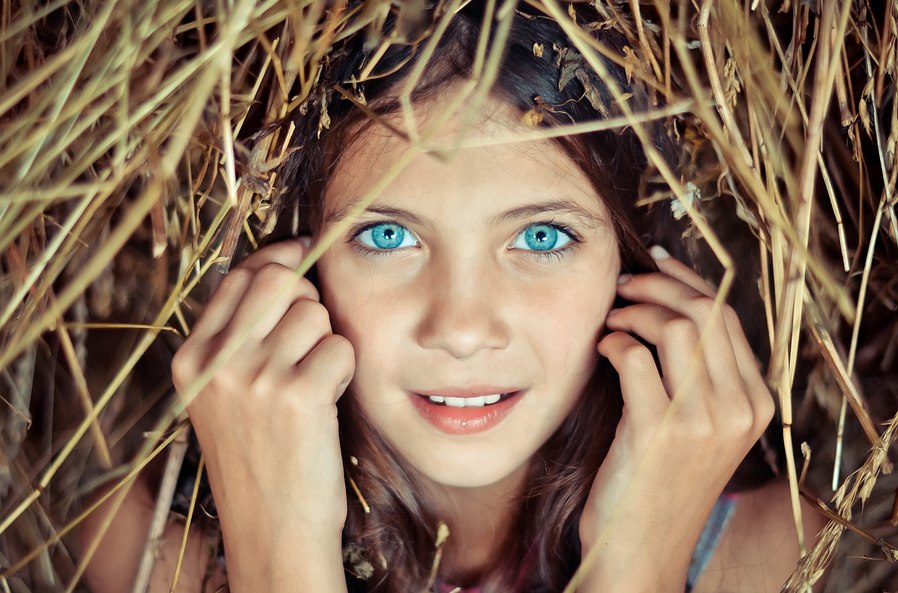 Фото девочки с голубыми глазами