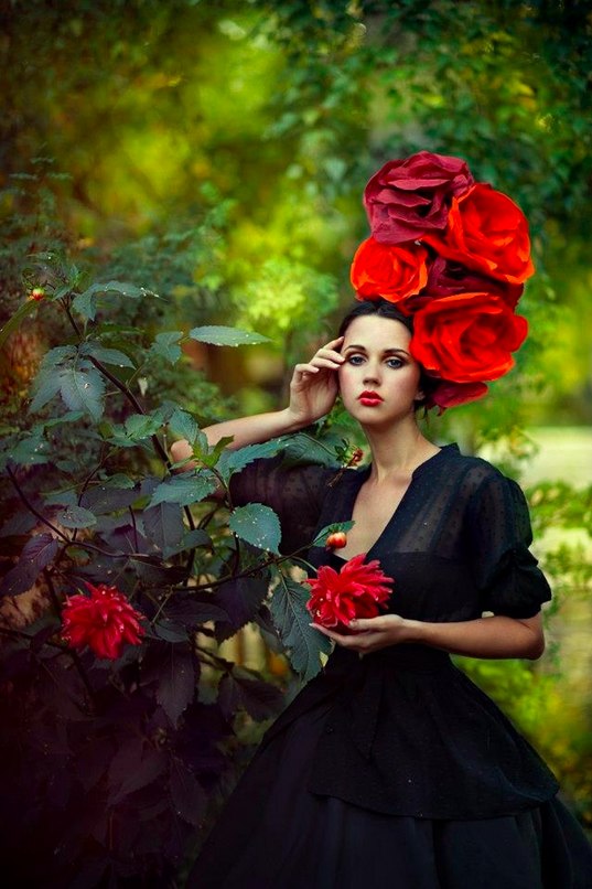 Красная роза платье