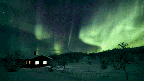 Фото Северное сияние над одиноким домом