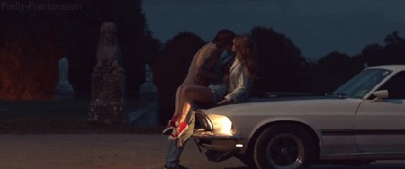 Фото Девушка с мужчиной целуются на машине, клип Lana Del Rey - 'Born To Die'