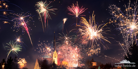 Photo Fireworks over the city in the night sky, photographer Stefan Hefele (© Banditka), добавлено: 27.02.2013 22:07