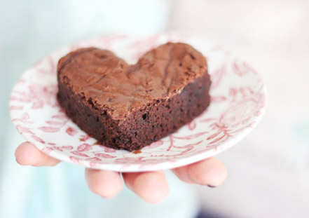 Фото Шоколадное пирожное в виде сердечка