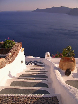Фото Спуск с лестницы с видом на море