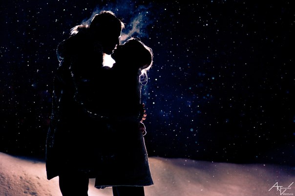 Фото Девушка с мужчиной целуются под идущим снегом, Фотограф Валентина Артеменко