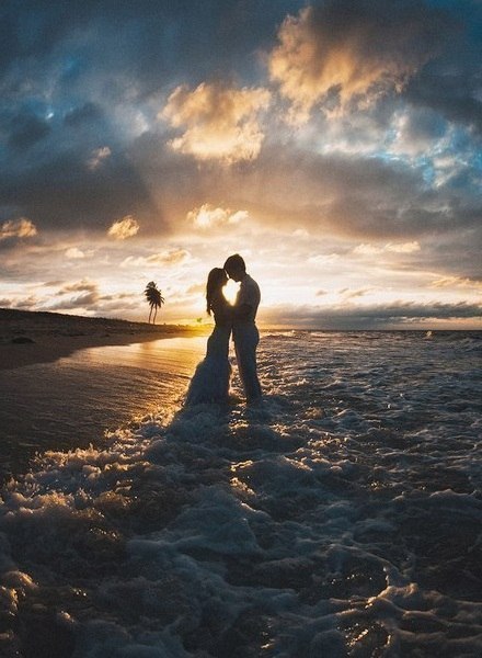 Фото Влюбленная пара на берегу моря