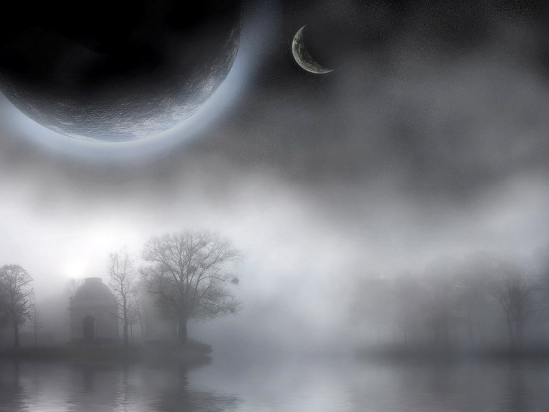 Фото Туман на озере, на небе видны луна и планета, на берегу деревья и домик