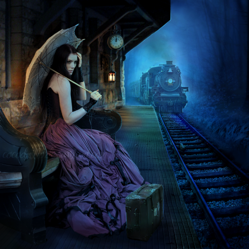 Фото Девушка сидит на лавочке с зонтом и ждет приходящего поезда, автор Cocodrillo