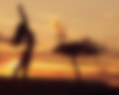 Фото Модель Кэндис Бучер / Candice Boucher позирует обнаженной на восходе солнца в южно-африканских саваннах