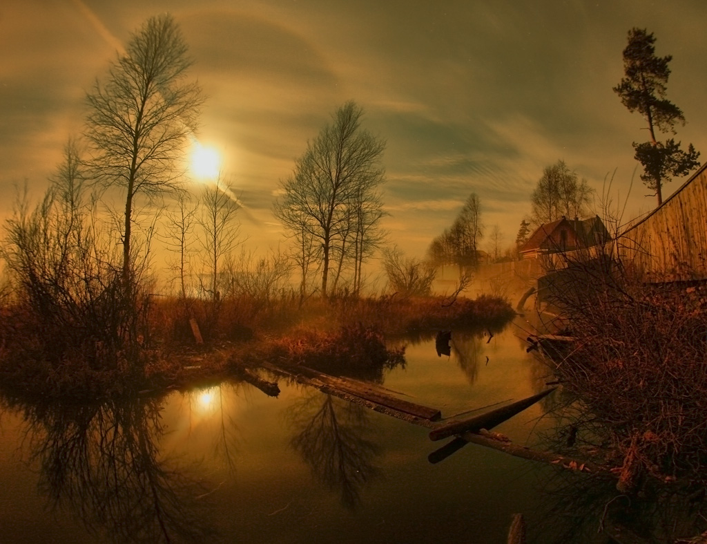 Стояло раннее утро солнце освещало. Луг река туман солнце встает. Рыбак на берегу Освещенный солнцем. Освещенная солнцем фото. Autumn moments.