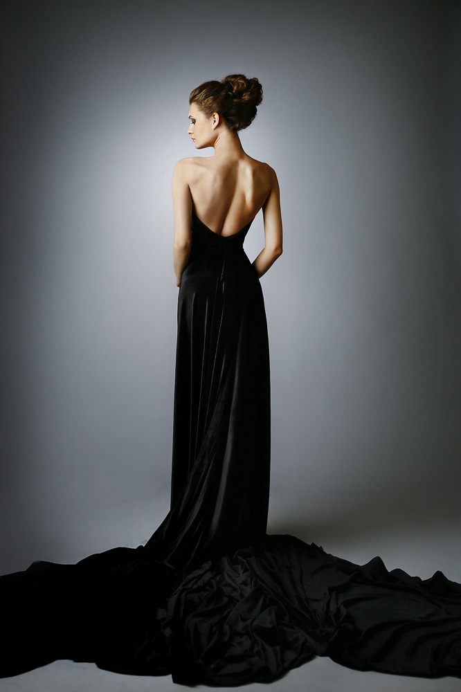 Картинка девушка в черном платье со спины