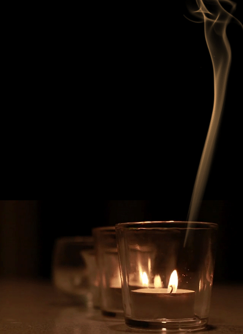 Фото В стакане горит свеча