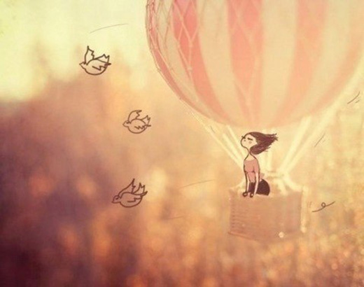 Фото Девушка летит в воздушном шаре, смотря на пролетающих мимо птиц