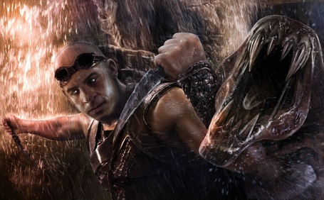 Фото Вин Дизель / Vin Diesel в роли Ричарда Б. Риддика / Richard B. Riddick сражается с монстром, арт к фильму Хроники Риддика / The Chronicles of Riddick