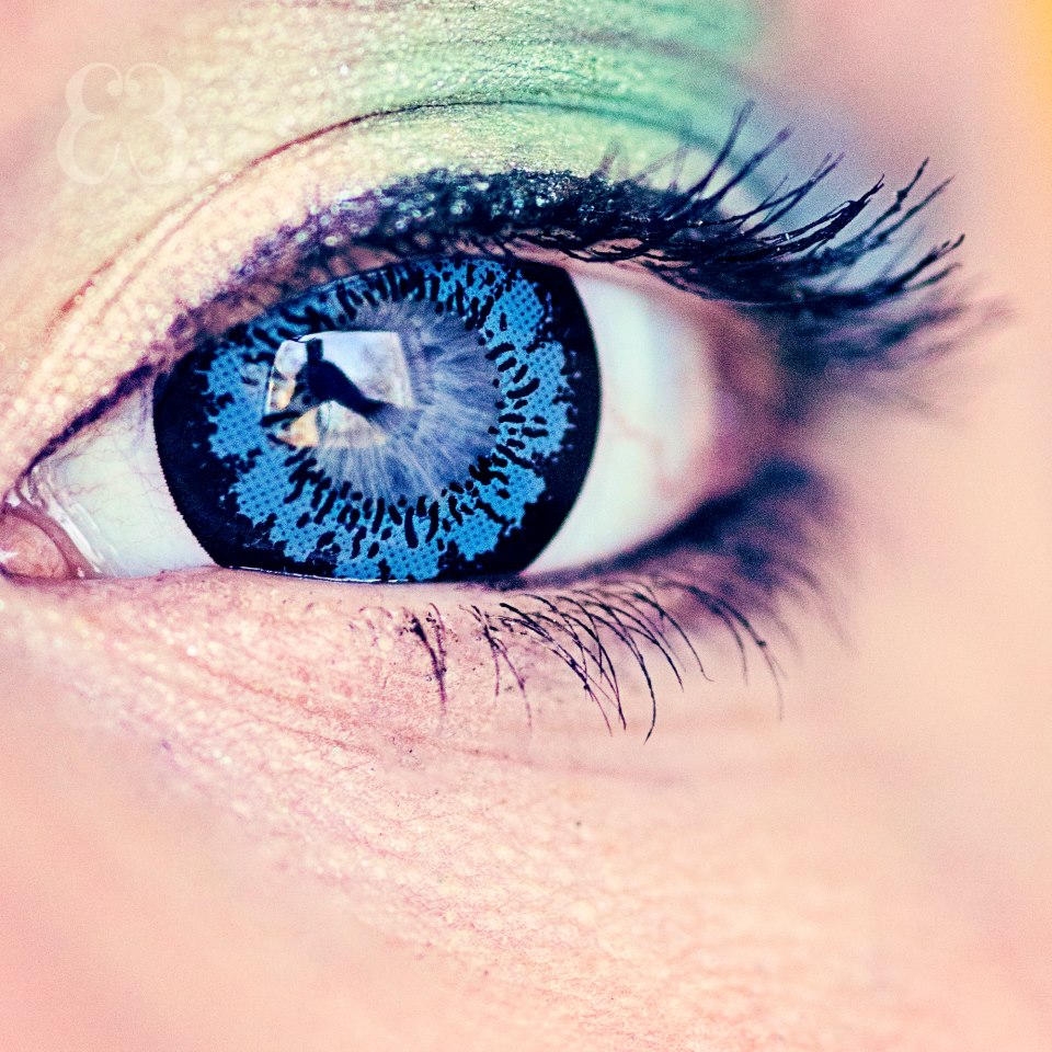 Фото Красивый голубой глаз девушка