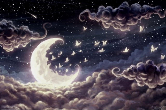 Фото молодого месяца в ночном небе