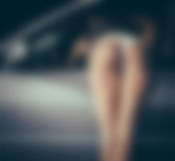 Кончил через окно машины на лицо девушки в публичном секс-гэнгбэнге - порно видео