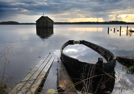 Лодка на озере фото