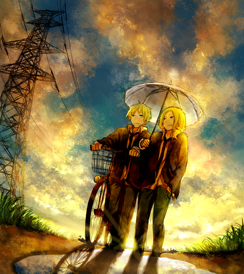 Фото Два парня с велосипедом под зонтом на фоне облачного неба