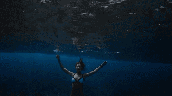 Фото Модель Alejandra Guilmant / Алехандра Гилмант плавает под водой