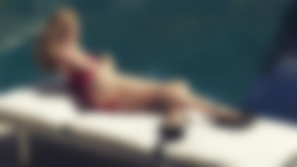 Фото Модель Rosie Huntington-Whiteley / Роузи Хантингтон-Уайтли в красном купальнике